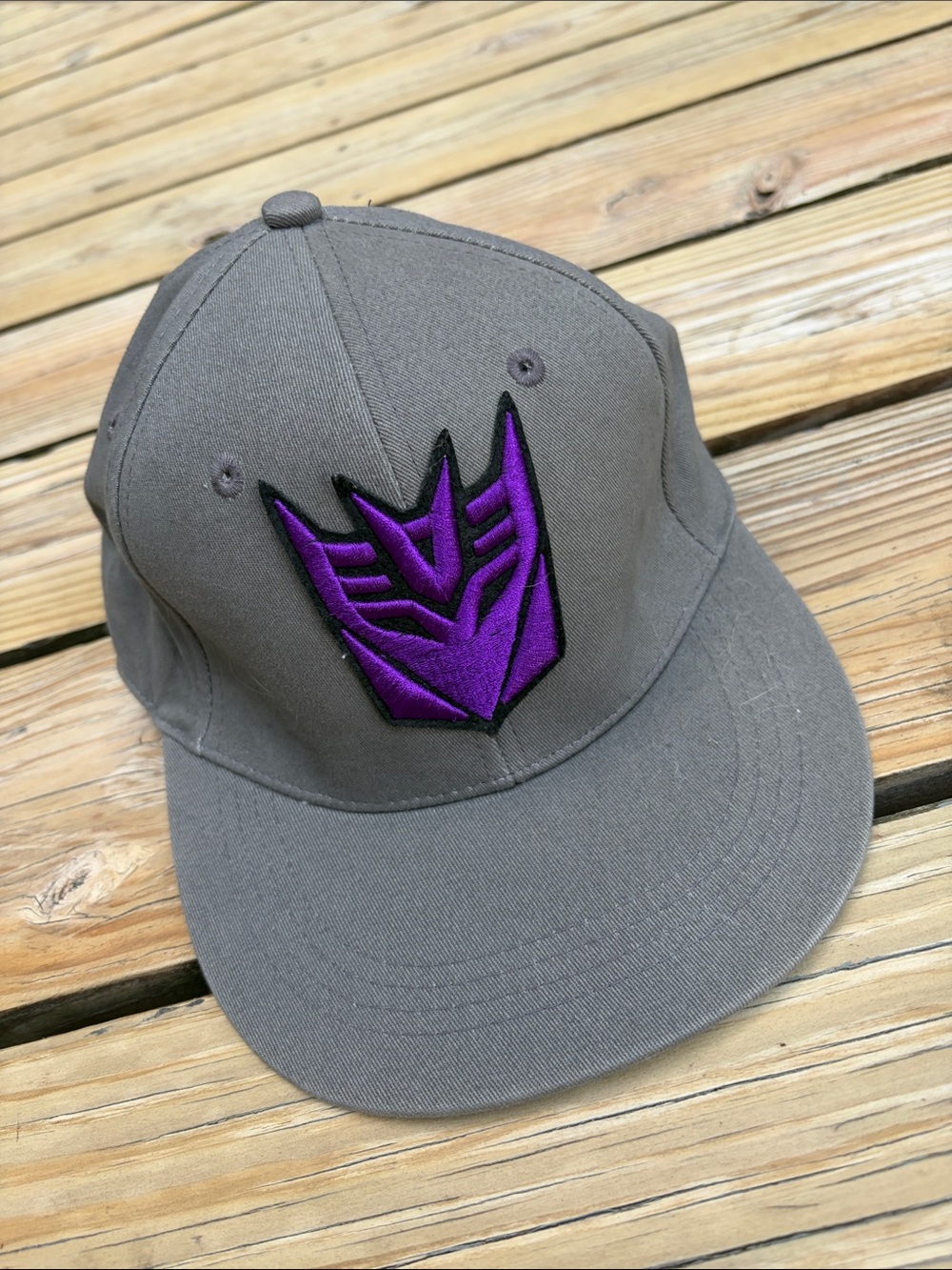 Gray Snapback Hat UNIVERSAL STUDIOS Purple Logo